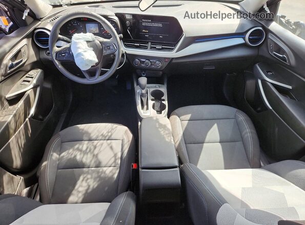 KL77LFEP0TC092015 2026 CHEVROLET TRAX Серый Вид панели приборов