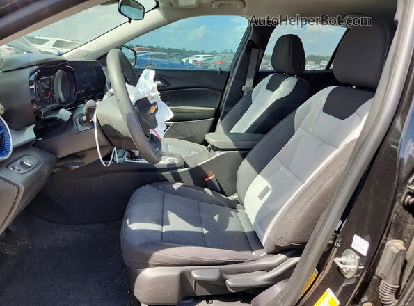 KL77LFEP1TC018327 2026 CHEVROLET TRAX Black Вид салону спереду