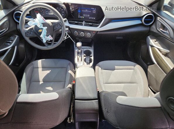 KL77LFEP1TC018327 2026 CHEVROLET TRAX Black Вид панелі приладів