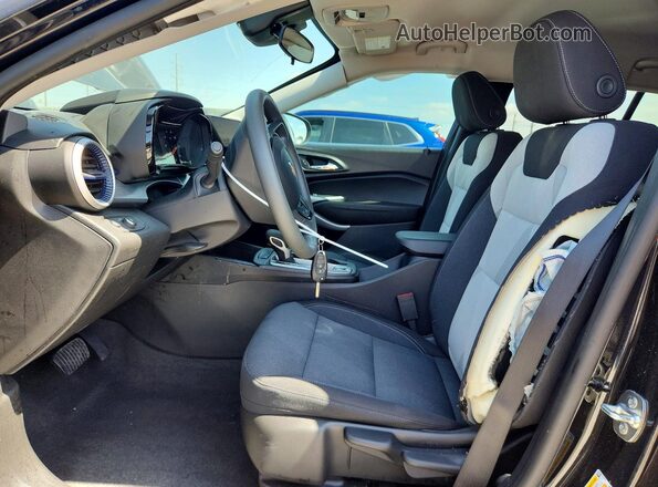 KL77LFEP2TC125855 2026 CHEVROLET TRAX Black Вид салону спереду