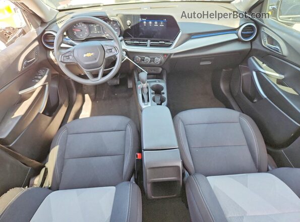 KL77LFEP2TC125855 2026 CHEVROLET TRAX Black Вид панелі приладів
