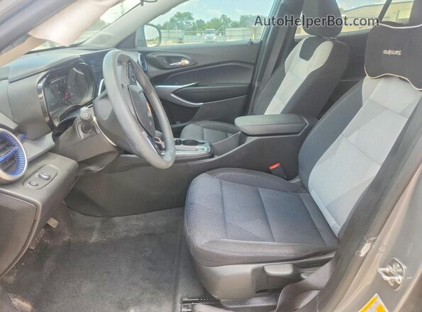 KL77LFEP3TC067044 2026 CHEVROLET TRAX Gray Սալոնի դիմացի տեսք