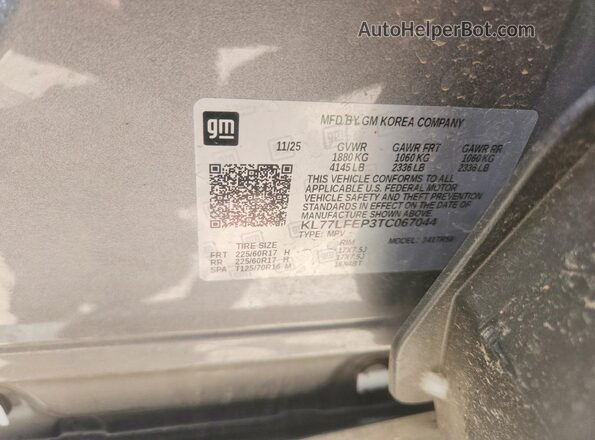 KL77LFEP3TC067044 2026 CHEVROLET TRAX Gray VIN կոդի պիտակի տեսք