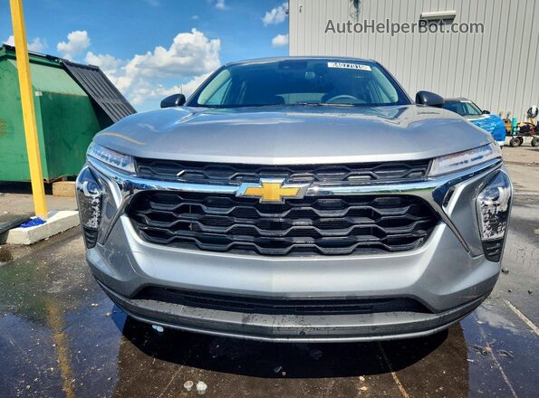 KL77LFEP5TC127096 2026 CHEVROLET TRAX Silver Вид спереду