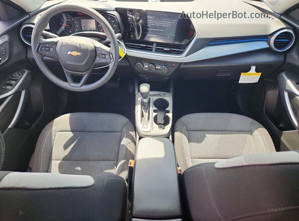 KL77LFEP5TC127096 2026 CHEVROLET TRAX Silver Вид панелі приладів