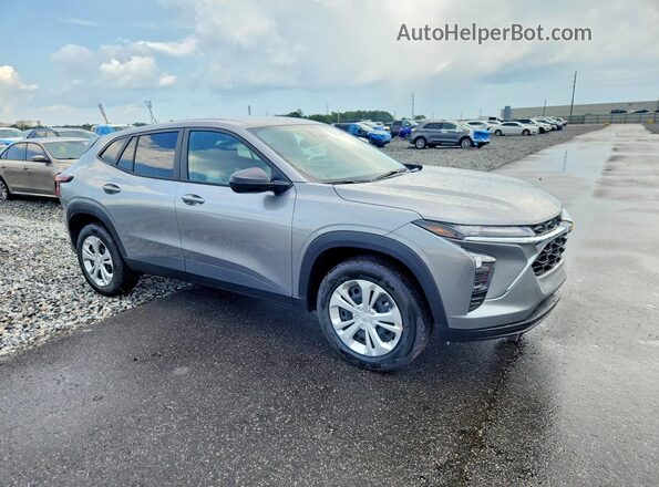 KL77LFEP5TC127096 2026 CHEVROLET TRAX Silver Передня права чверть