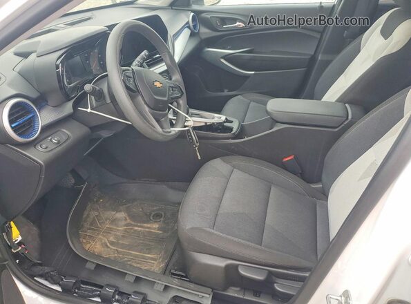 KL77LFEP6SC184048 2025 CHEVROLET TRAX White Vista interior delantera