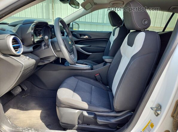 KL77LFEP7SC019707 2025 CHEVROLET TRAX White Вид салону спереду