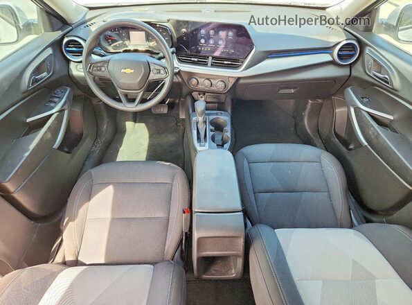 KL77LFEP7SC019707 2025 CHEVROLET TRAX White Вид панелі приладів