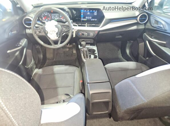 KL77LFEP8TC096927 2026 CHEVROLET TRAX Серый Вид панели приборов