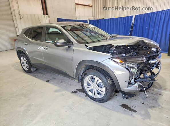 KL77LFEP8TC096927 2026 CHEVROLET TRAX Серый Передняя правая четверть