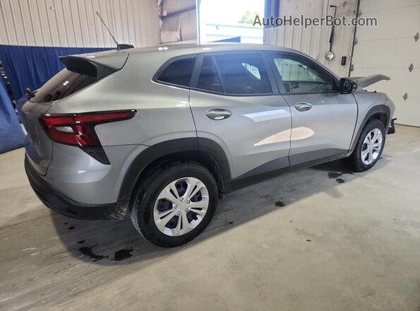 KL77LFEP8TC096927 2026 CHEVROLET TRAX Серый 