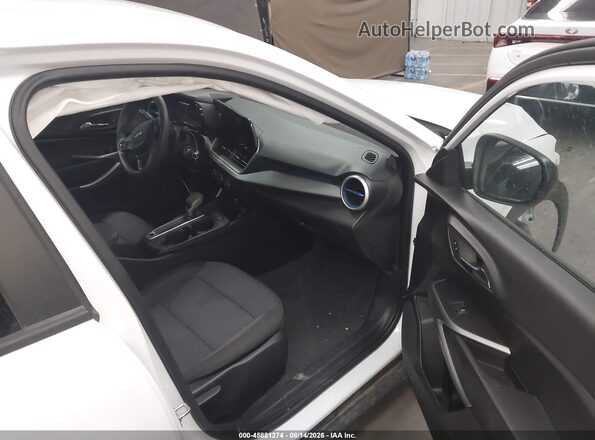 KL77LFEP9SC164781 2025 CHEVROLET TRAX Белый Вид салона спереди