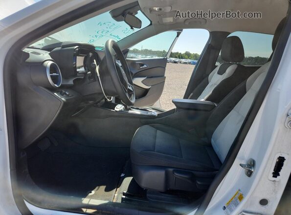 KL77LFEPXSC235387 2025 CHEVROLET TRAX White Սալոնի դիմացի տեսք