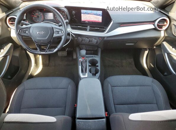 KL77LGE21RC191994 2024 CHEVROLET TRAX Red Vista del salpicadero