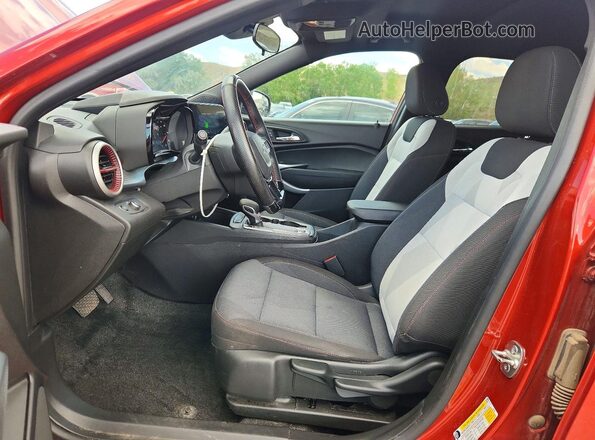 KL77LGE21RC192028 2024 CHEVROLET TRAX Оранжевый Вид салона спереди