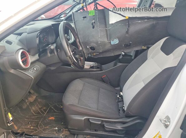 KL77LGE22RC126958 2024 CHEVROLET TRAX White Front interior view