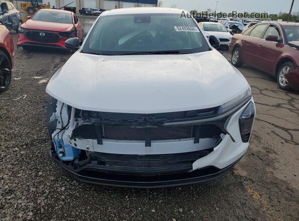 KL77LGE22RC126958 2024 CHEVROLET TRAX White Front view