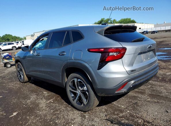 KL77LGE23RC131456 2024 CHEVROLET TRAX Серебряный Задняя левая четверть