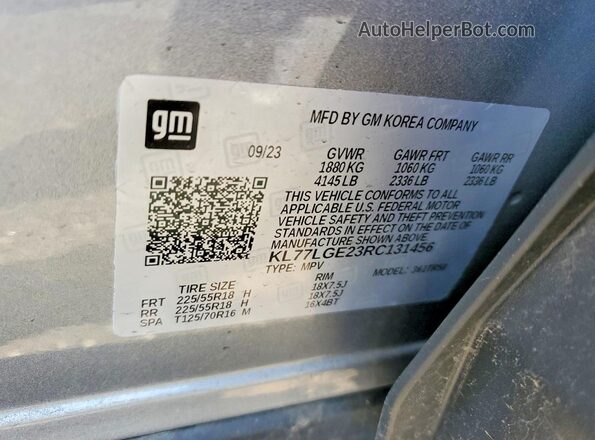 KL77LGE23RC131456 2024 CHEVROLET TRAX Серебряный Вид наклейки с VIN-кодом