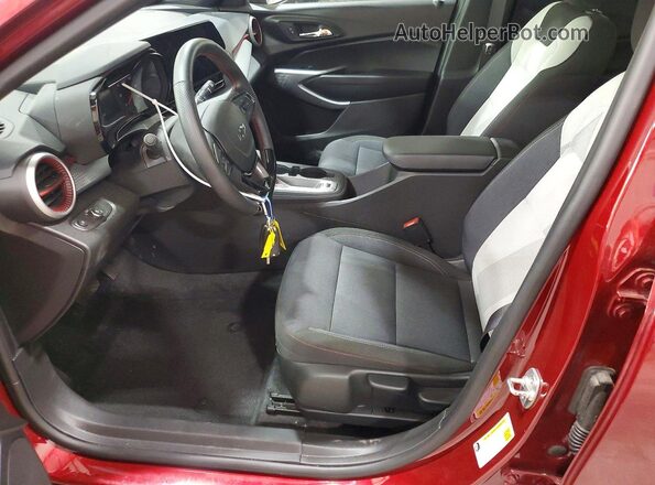 KL77LGE24RC239469 2024 CHEVROLET TRAX Burgundy წინა სალონის ხედი