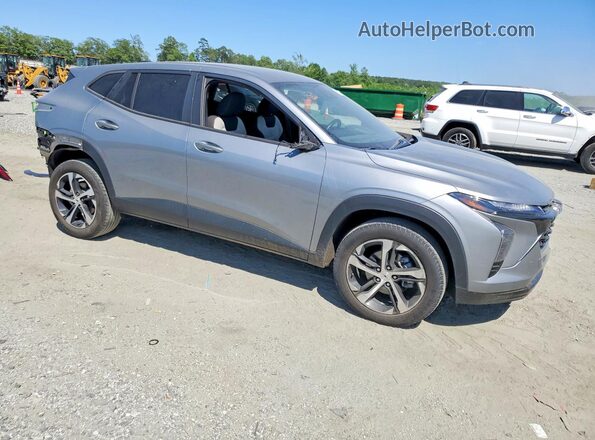 KL77LGE25RC043038 2024 CHEVROLET TRAX Gray Առջևի աջ