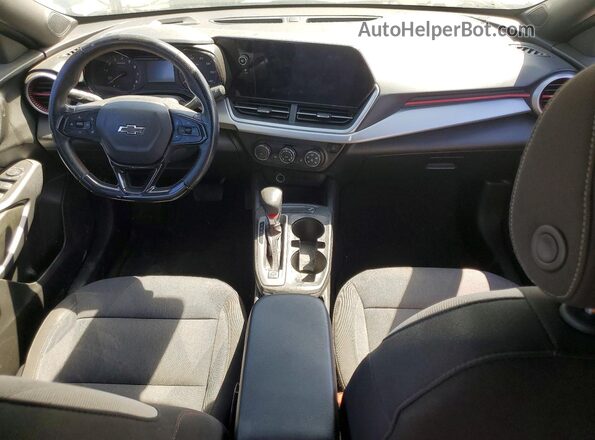 KL77LGE25RC043038 2024 CHEVROLET TRAX Gray Առջևի վահանակի տեսք