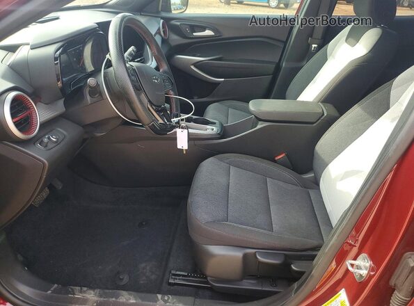 KL77LGE25RC076721 2024 CHEVROLET TRAX Burgundy Widok wnętrza z przodu