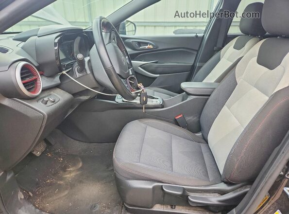 KL77LGE25RC140501 2024 CHEVROLET TRAX Black Սալոնի դիմացի տեսք