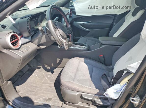 KL77LGE25RC172073 2024 CHEVROLET TRAX Black Widok wnętrza z przodu