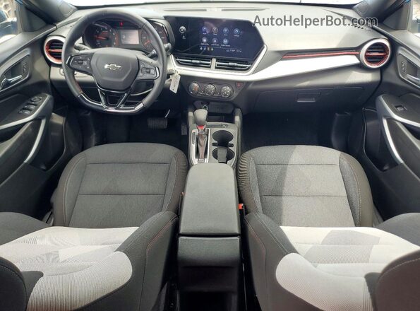 KL77LGE25RC215360 2024 CHEVROLET TRAX Blue Widok deski rozdzielczej