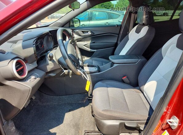 KL77LGE26RC025082 2024 CHEVROLET TRAX Burgundy Front interior view