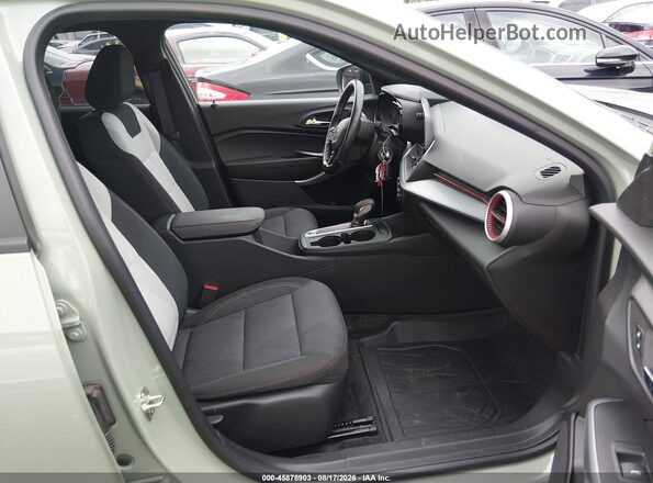 KL77LGE26RC120595 2024 CHEVROLET TRAX Серый Вид салона спереди