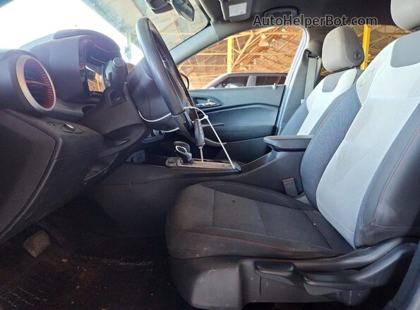 KL77LGE27RC097313 2024 CHEVROLET TRAX Черный Вид салона спереди