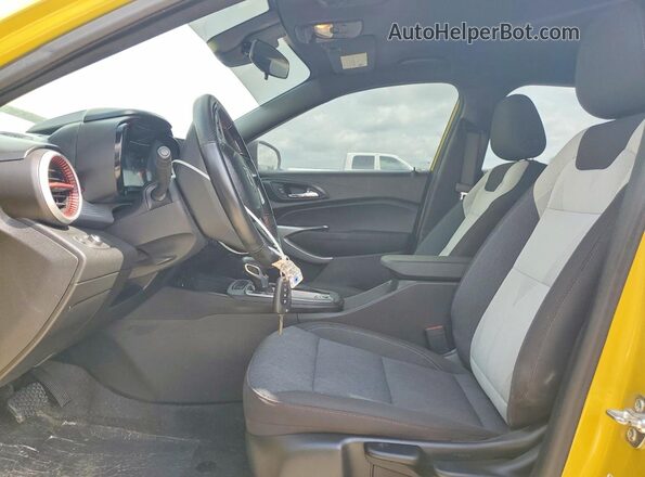 KL77LGE27RC228434 2024 CHEVROLET TRAX Yellow Vista interior delantera