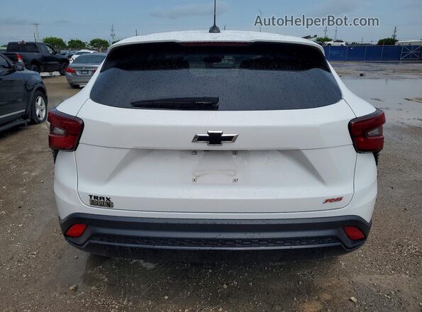 KL77LGE2XRC018202 2024 CHEVROLET TRAX White Вид ззаду