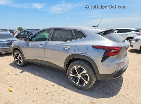 KL77LGEP2SC078962 2025 CHEVROLET TRAX Gray Trasero izquierdo