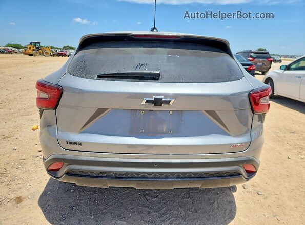 KL77LGEP2SC078962 2025 CHEVROLET TRAX Gray Vista trasera