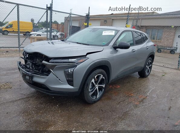 KL77LGEP2SC344366 2025 CHEVROLET TRAX Серый Передняя левая четверть