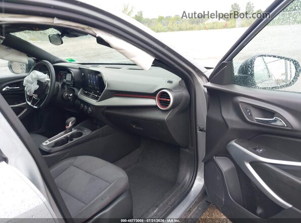 KL77LGEP2SC344366 2025 CHEVROLET TRAX Серый Вид салона спереди
