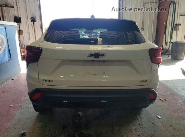 KL77LGEP3SC102332 2025 CHEVROLET TRAX White Rear view