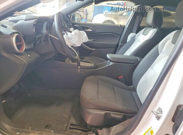 KL77LGEP3SC102332 2025 CHEVROLET TRAX White Front interior view