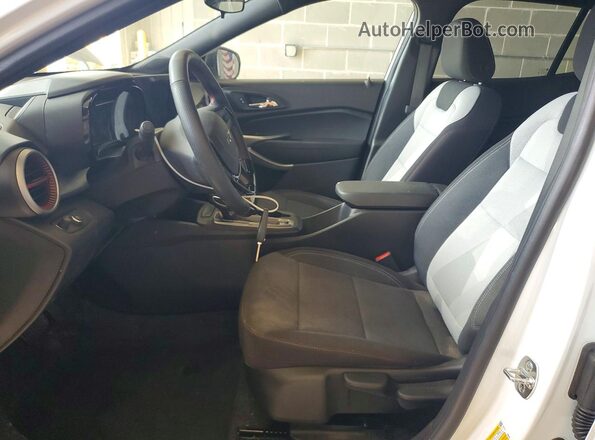 KL77LGEP3TC069513 2026 CHEVROLET TRAX Белый Вид салона спереди