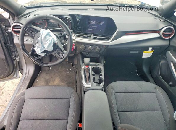 KL77LGEP4TC012284 2026 CHEVROLET TRAX Silver Vista del salpicadero