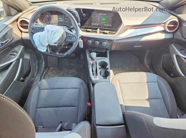 KL77LGEP4TC136278 2026 CHEVROLET TRAX Gray Առջևի վահանակի տեսք