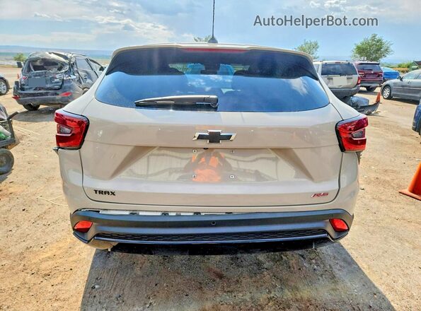 KL77LGEP5TC151209 2026 CHEVROLET TRAX Cream უკანა ხედი