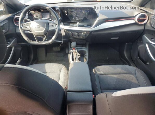 KL77LGEP5TC163604 2026 CHEVROLET TRAX Black Widok deski rozdzielczej