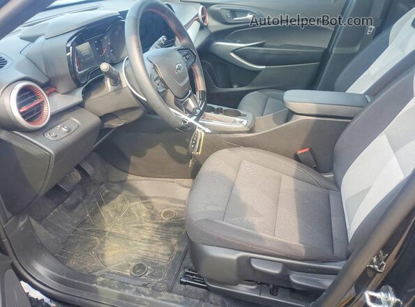 KL77LGEP5TC163604 2026 CHEVROLET TRAX Black Widok wnętrza z przodu