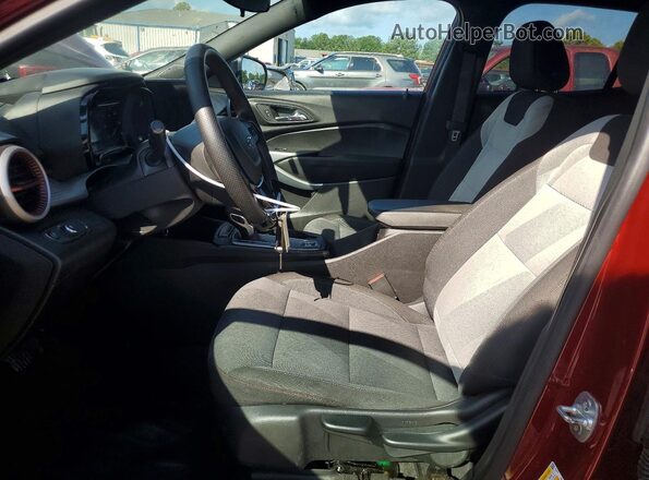 KL77LGEP8SC167046 2025 CHEVROLET TRAX Red Widok wnętrza z przodu