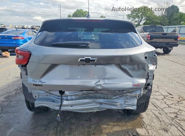 KL77LGEP9TC045913 2026 CHEVROLET TRAX Gray Widok z tyłu